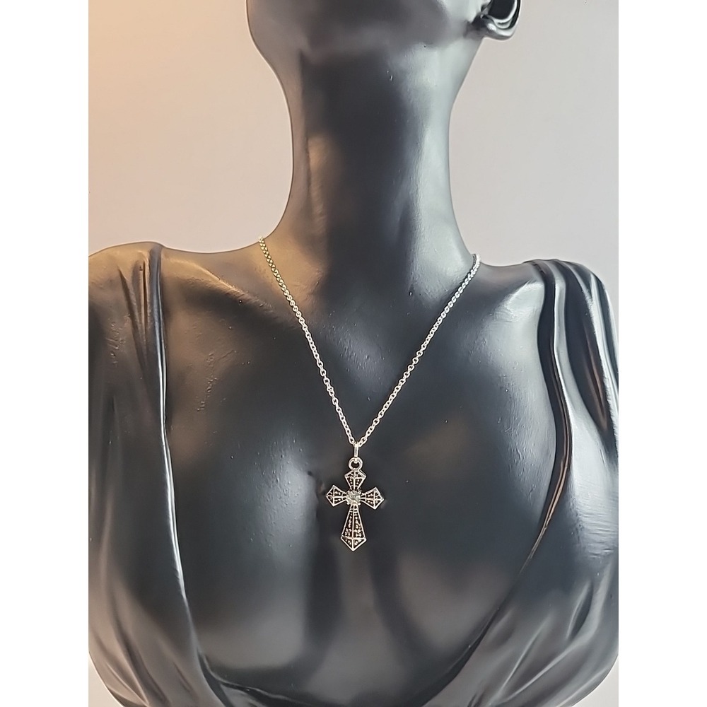 Vintage‎ Style Silver Tone Filigree Cross Pendant Necklace Rhinestone Religious